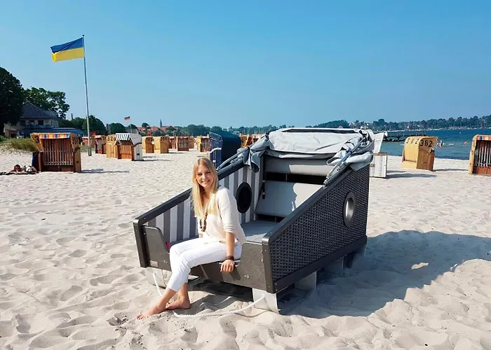 Schlafstrankorb Nord Friends&family, Meerwasserwellenbad Οργανωμένο κάμπινγκ Eckernförde